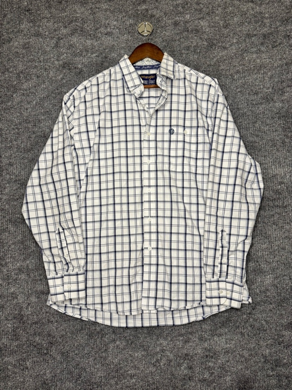 Wrangler George Strait White & Navy Plaid Long-Sleeve Button-Down Shirt